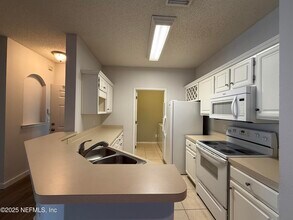 10000 Gate Pky-Unit -2024 in Jacksonville, FL - Foto de edificio - Building Photo