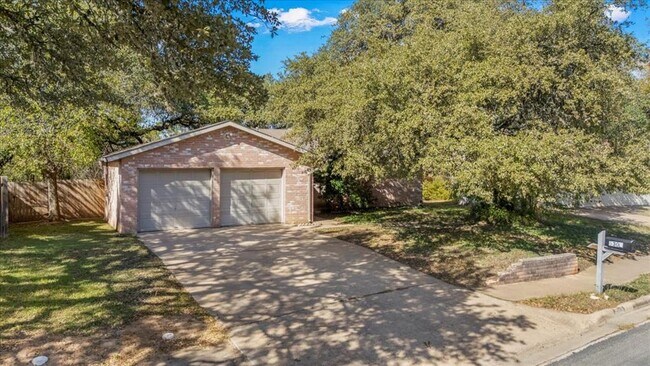 6300 London Dr in Austin, TX - Building Photo - Building Photo
