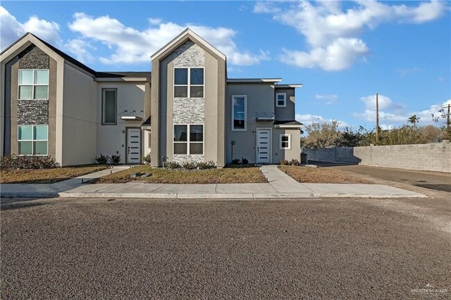 property at 17 West Dr