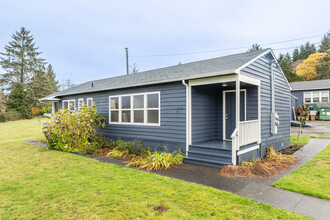 River Grove in Astoria, OR - Foto de edificio - Building Photo