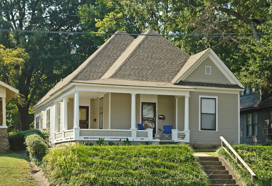 2191 Madison Ave in Memphis, TN - Building Photo