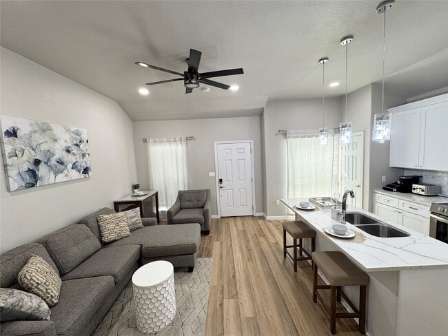 1021 Calvin St in Houston, TX - Building Photo - Building Photo