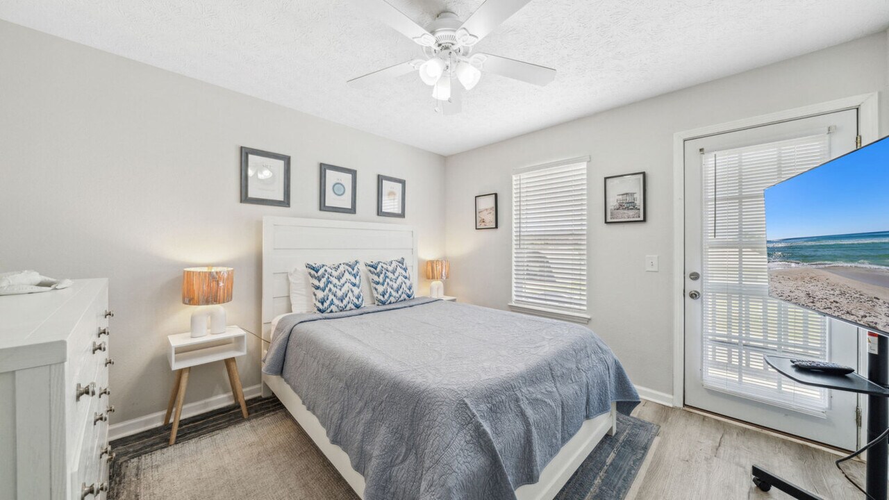 5726 Beach Dr in Panama City Beach, FL - Building Photo