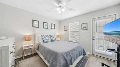 5726 Beach Dr in Panama City Beach, FL - Foto de edificio - Building Photo