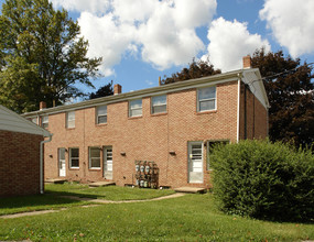 Wedgewood Townhomes in Warren, OH - Building Photo - Building Photo