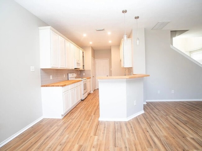 13147 Peppergate Ln