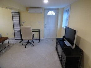 3119 Connecticut Ave, Unit studio apartment in Medford, NY - Foto de edificio - Building Photo