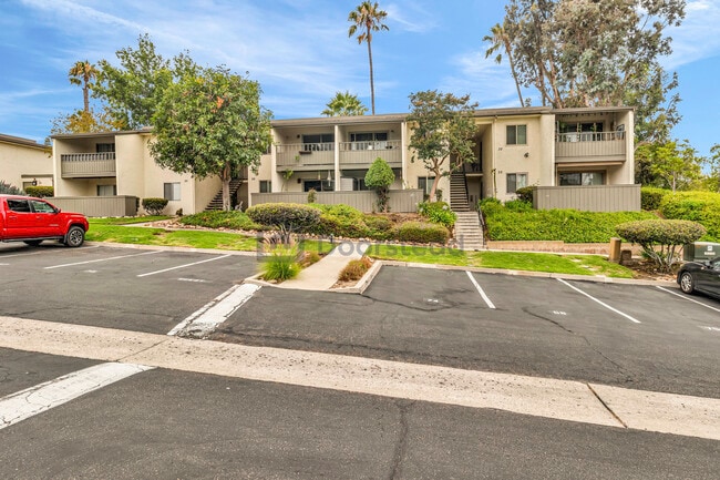 9175 Campina Dr, Unit 30 in La Mesa, CA - Foto de edificio - Building Photo