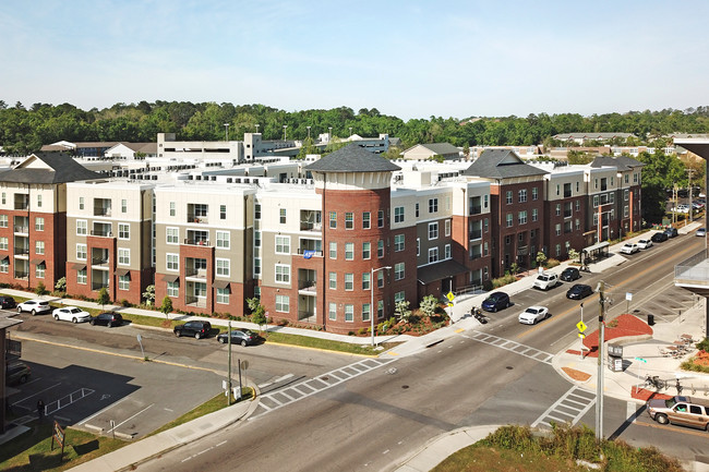 Quantum on West Call in Tallahassee, FL - Foto de edificio - Building Photo