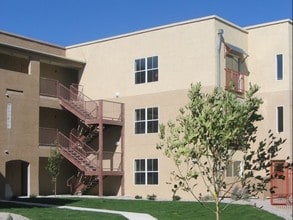 Enchanted Vista Apartments in Rio Rancho, NM - Foto de edificio - Building Photo