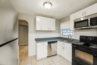 4408 Vicliff Rd in West Palm Beach, FL - Foto de edificio - Building Photo