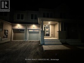 93 Air Dancer Cres in Oshawa, ON - Building Photo