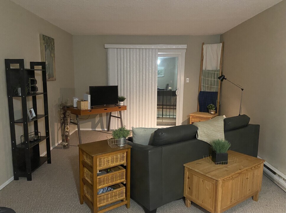 3777-3003777 Massey Dr in Prince George, BC - Building Photo