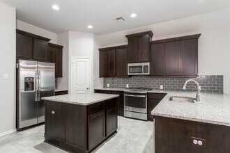 11813 Pine Mist Ct in Manor, TX - Building Photo - Building Photo