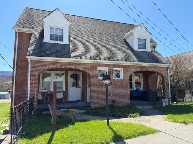 property at 122 E Main St