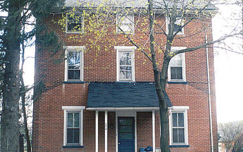 109-113 Gravel Pike in Green Lane, PA - Foto de edificio - Building Photo