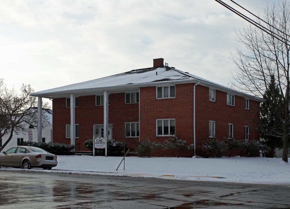 111 W College Ave in Bluffton, OH - Building Photo