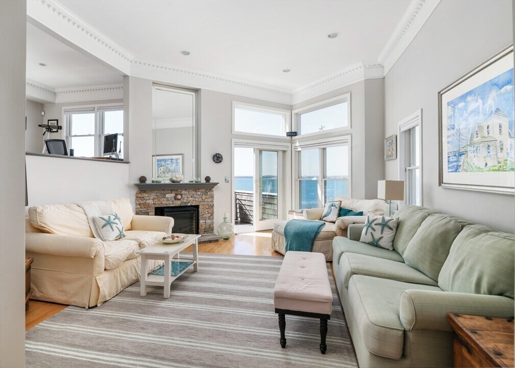 4 Spinnaker Hill Ln in Hull, MA - Building Photo