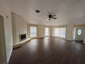 2223 Sentinal Oaks St in Sugar Land, TX - Building Photo - Building Photo