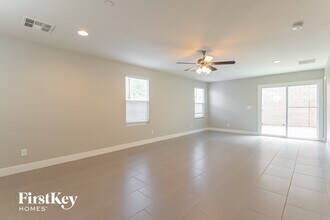 868 N Water St in Henderson, NV - Foto de edificio - Building Photo