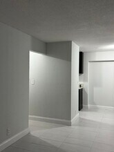 5802 NW 12th St in Sunrise, FL - Building Photo - Building Photo