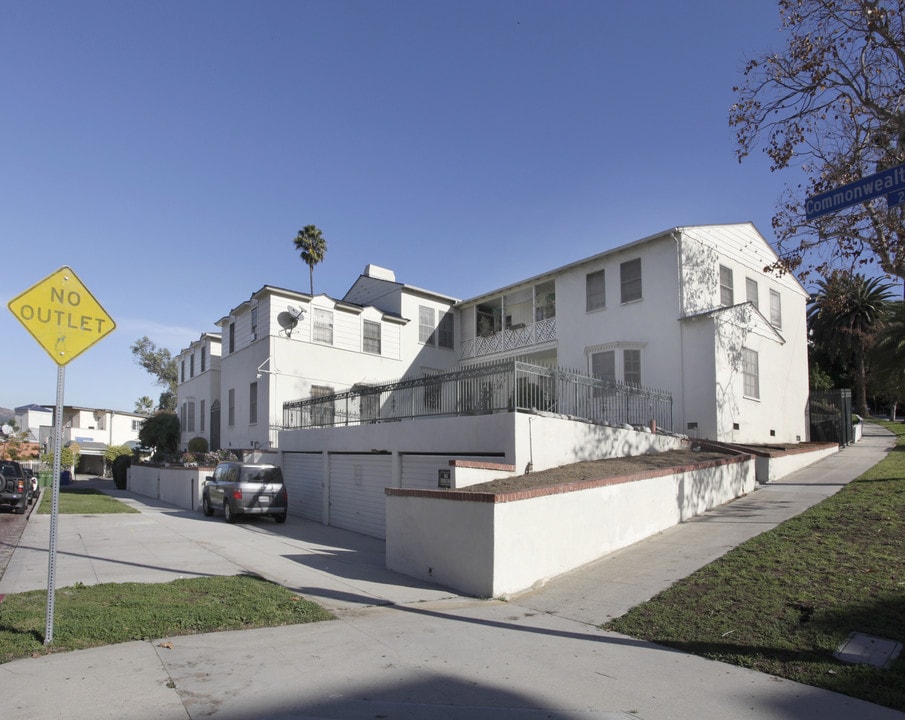 200-216 N Commonwealth Ave in Los Angeles, CA - Building Photo