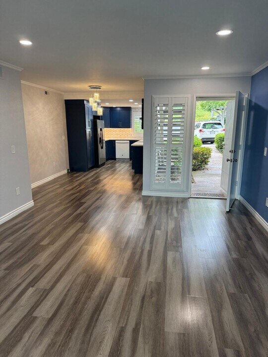 4855 Bella Pacific Row, Unit 125 in San Diego, CA - Foto de edificio
