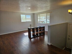 860 Maplewood Cir in Layton, UT - Building Photo - Building Photo
