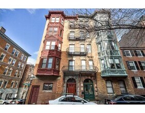 29 Revere St, Unit 1 in Boston, MA - Building Photo - Building Photo