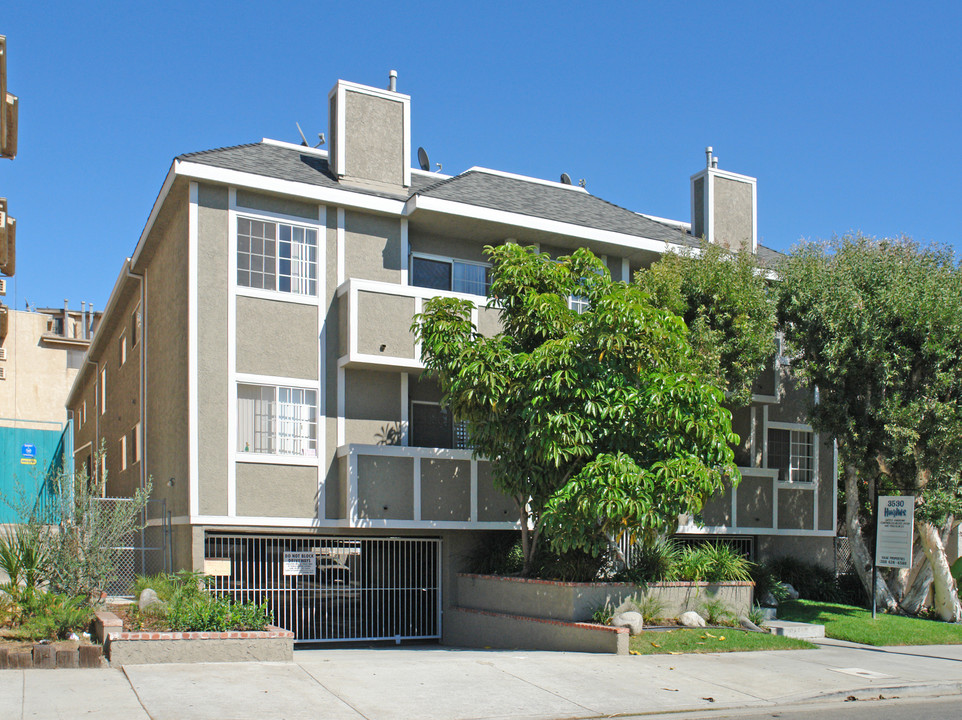 3530 Hughes Ave in Los Angeles, CA - Foto de edificio