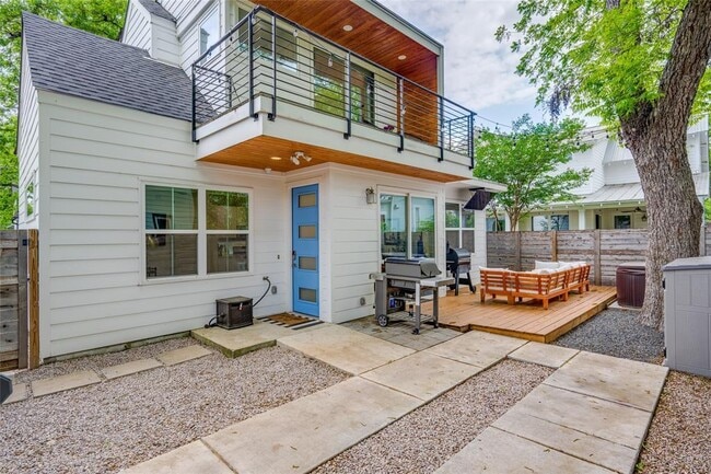 property at 1404 E 2nd St