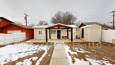 843 Lincoln Ave in Elko, NV - Foto de edificio - Building Photo