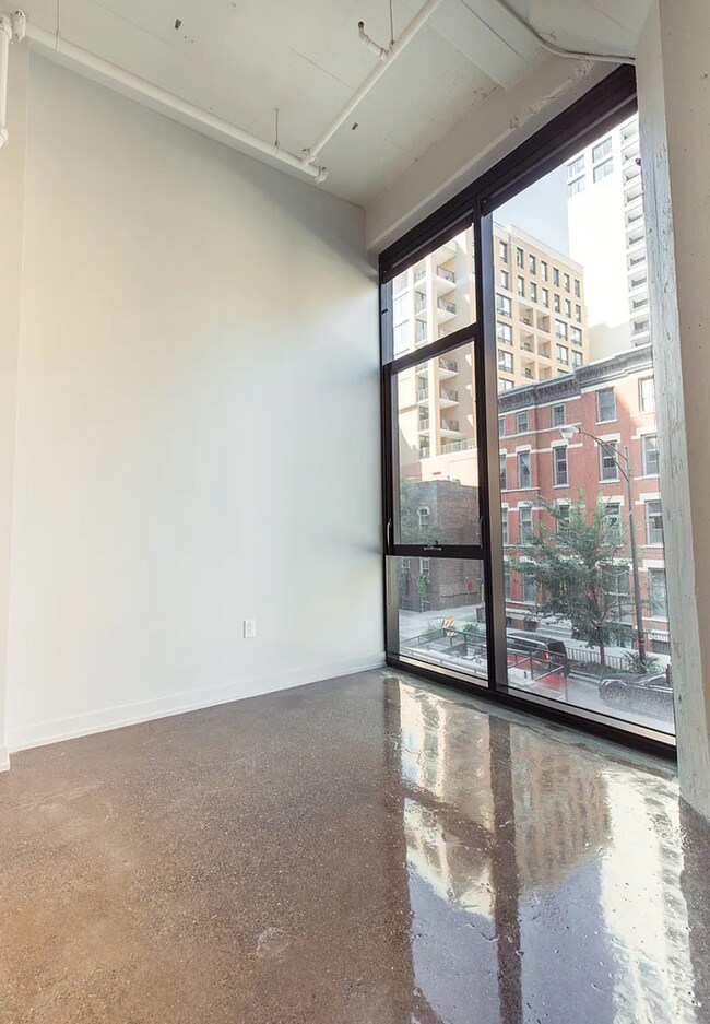 154 W Erie St, Unit 524 in Chicago, IL - Building Photo - Building Photo