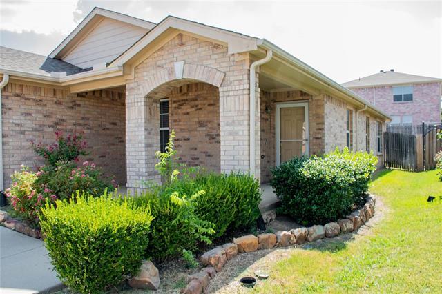 5213 Mirror Lake Dr in Haltom City, TX - Building Photo - Building Photo