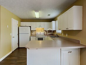 6135 Steve Scarlett Pl in La Vergne, TN - Building Photo - Building Photo