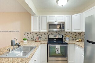 7241 Miami Lakes Dr in Hialeah, FL - Building Photo