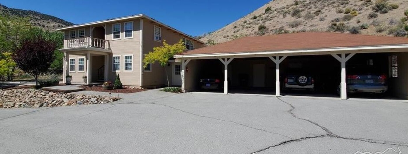 2011 S Main St, Unit M1 in Virginia City, NV - Building Photo