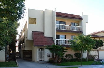 1034 Thompson Ave in Glendale, CA - Building Photo - Building Photo