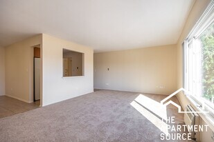 112 N Kenilworth Ave, Unit 2F in Oak Park, IL - Building Photo