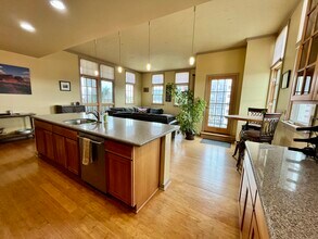 275 S Harrison St, Unit 601 in Denver, CO - Building Photo - Building Photo