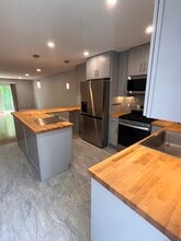 142 Hampton Ct in Newington, CT - Building Photo - Building Photo