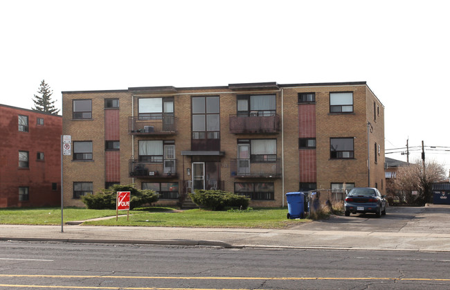 777 Lawrence Ave in Toronto, ON - Building Photo - Primary Photo