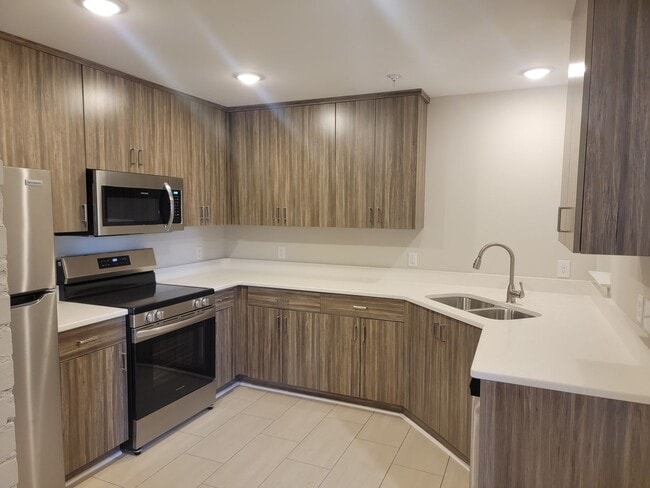 property at 1111 N Thompson St