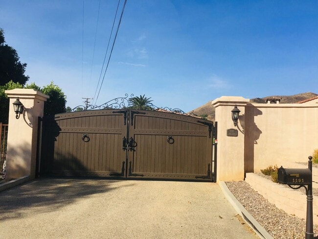property at 1191 Capri Dr
