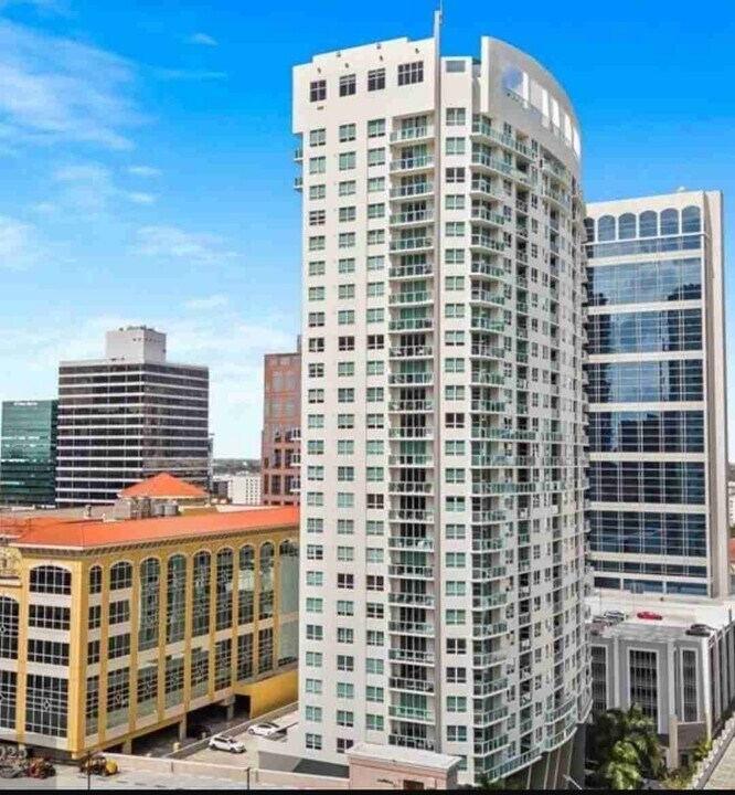350 SE 2nd St in Fort Lauderdale, FL - Building Photo