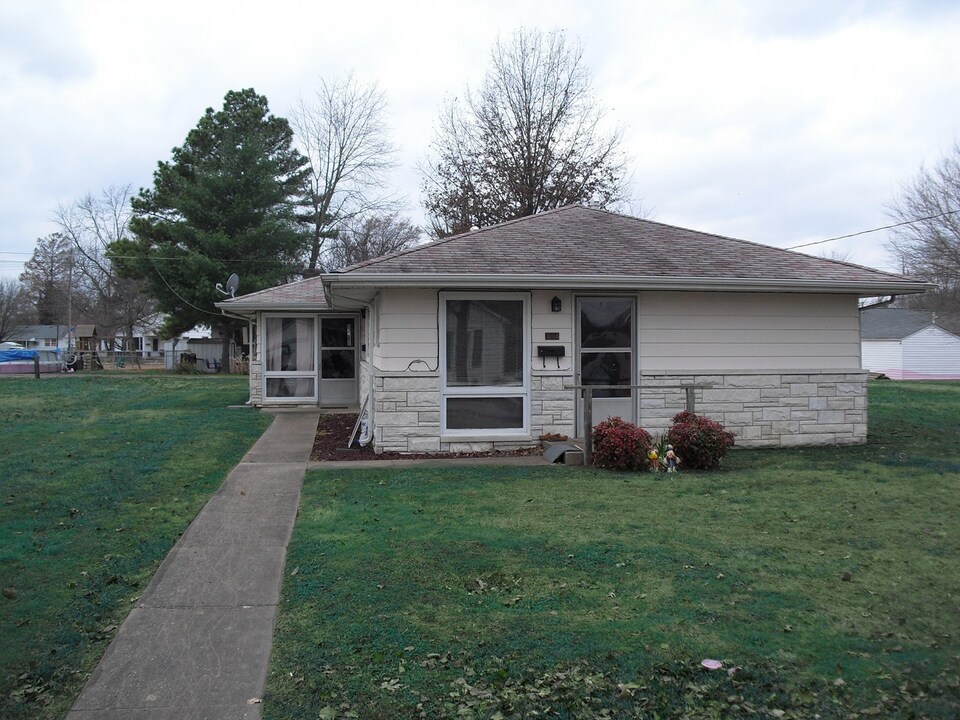 808 S Bentley St-Unit -A in Marion, IL - Building Photo