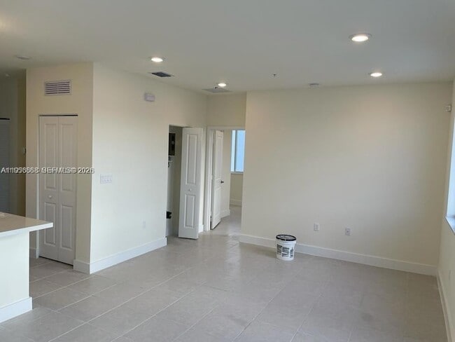 6453 NW 102nd Path, Unit 303 in Doral, FL - Building Photo - Building Photo