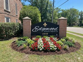 Edgewood in Baton Rouge, LA - Building Photo