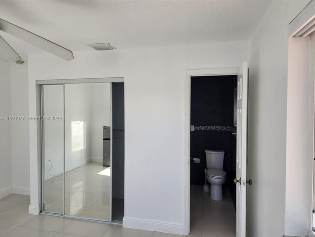 16101 SW 97th Ave in Miami, FL - Building Photo - Building Photo
