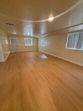 1029 W 65th Pl in Los Angeles, CA - Building Photo - Building Photo